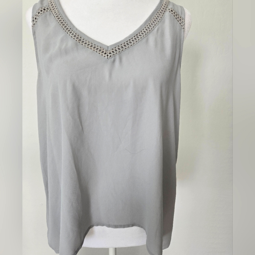 LOFT gray sleeveless blouse in MP